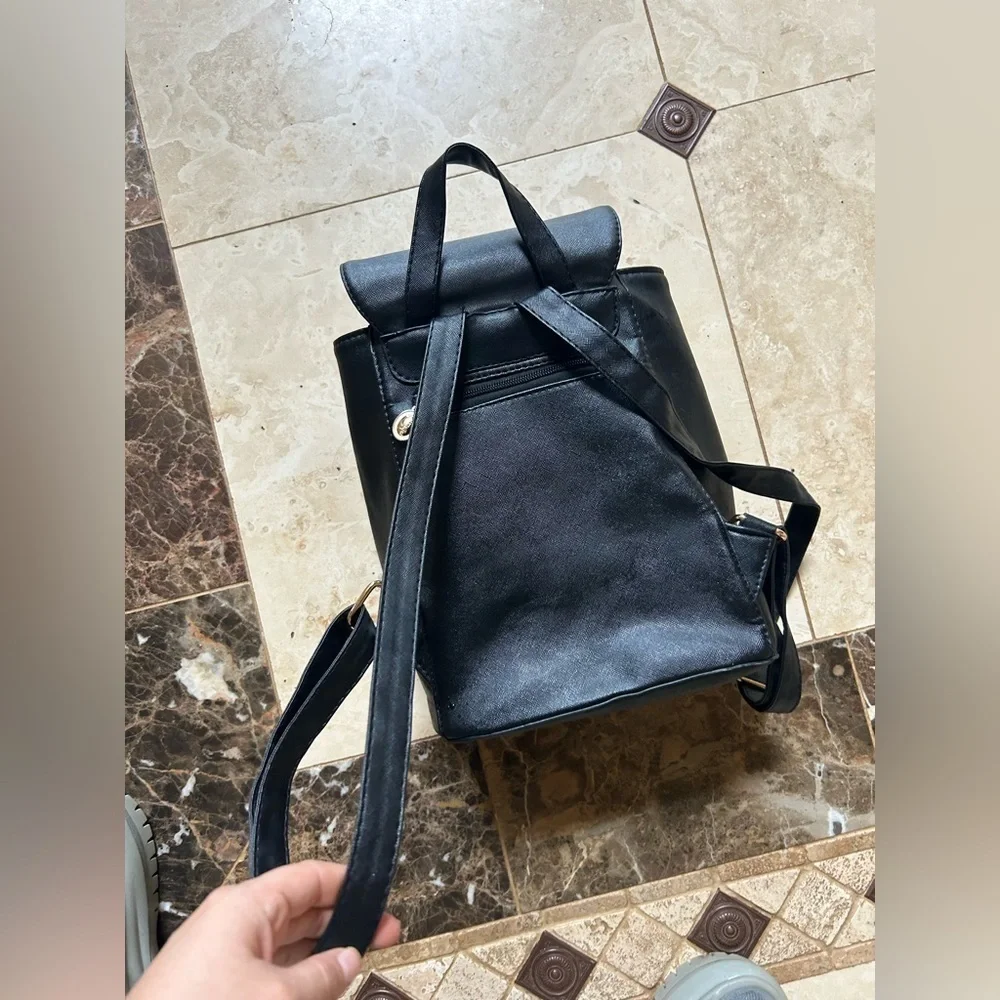 Elegant Black Backpack 🥞
